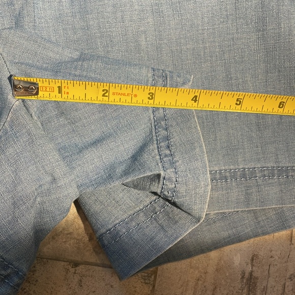 NWT Magellan lightweight, light denim color 4” inseam short. 4 pockets. Size 4 - Picture 9 of 9